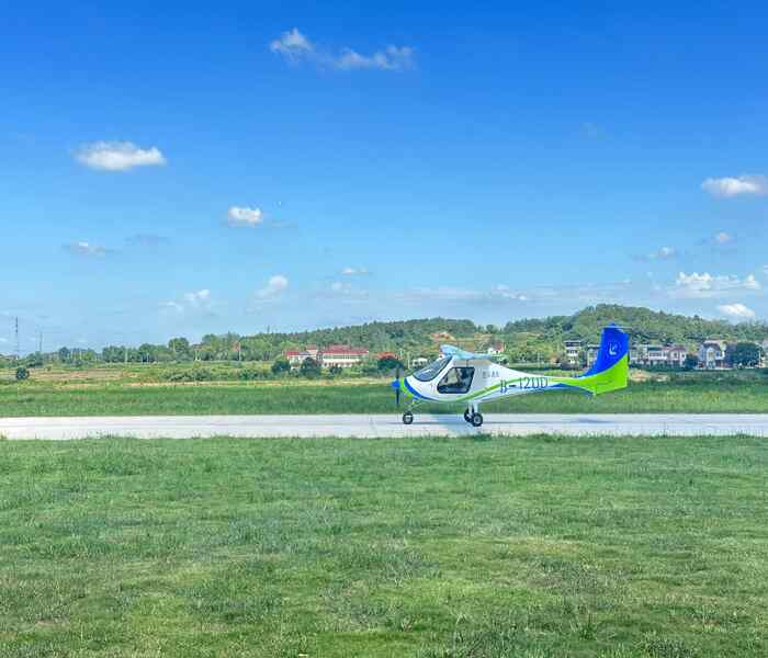 the parameter of RX1E - A Two - Seat Electric Light Sport Aircraft: A Pioneer in Electric Aviation