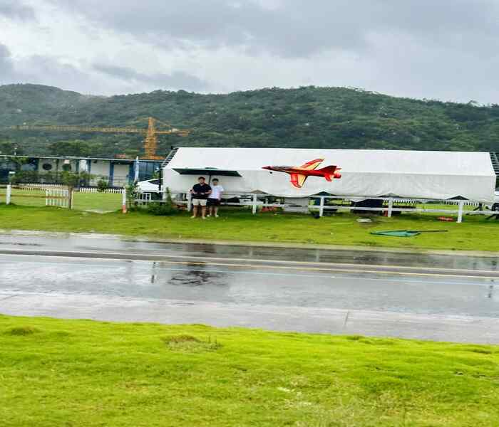 The Differences Between the Zhonglian F27 Helicopter and the Ruixiang 1E - A Electric Fixed - Wing 