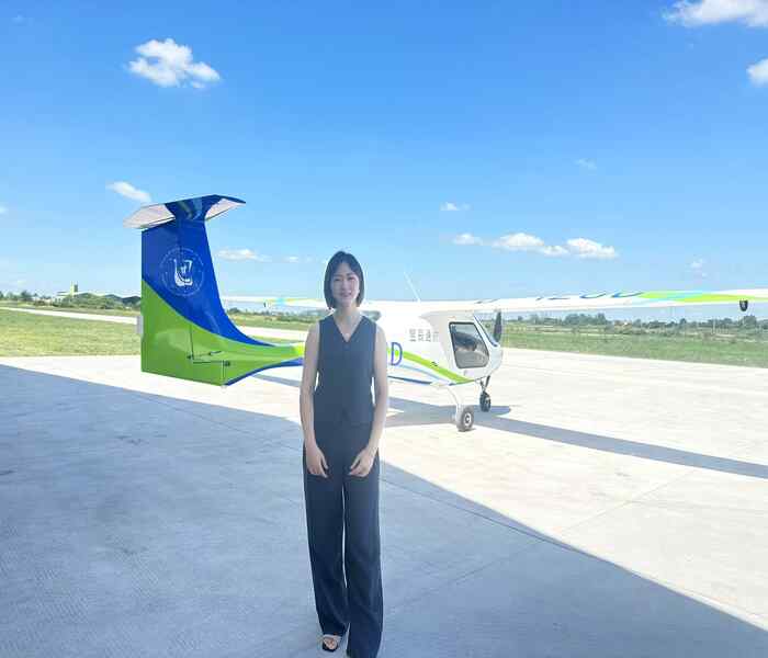 The Differences Between the Zhonglian F27 Helicopter and the Ruixiang 1E - A Electric Fixed - Wing 